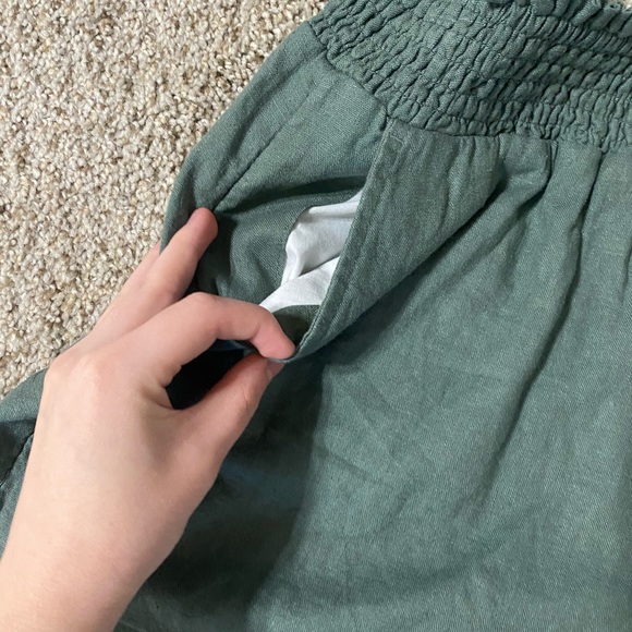 Green flow shorts with pockets, size XS - Picture 2 of 3